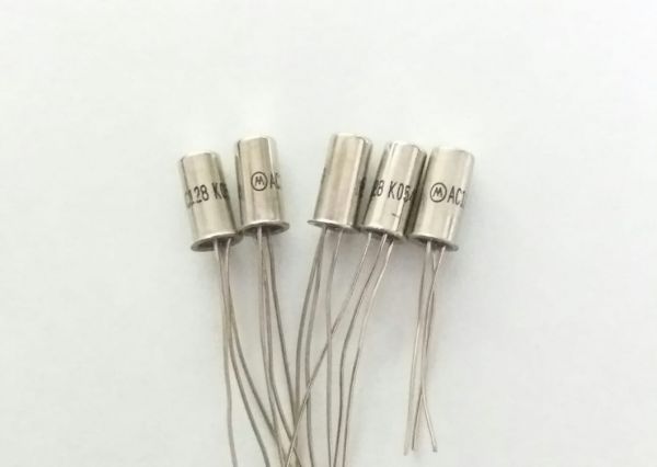 5 X AC128 - TRANSISTOR DE GERMÂNIO - VENDIDO